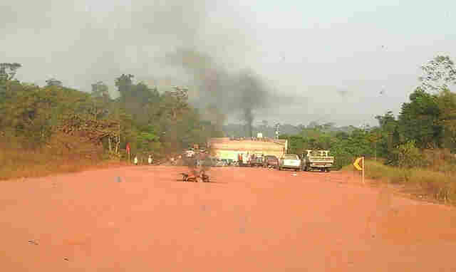 Agricultores bloqueiam BR-429 e cobram reintegração de fazenda invadida pela LCP