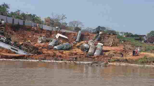 Moradores relatam desespero após desmoronamento à margem do Madeira