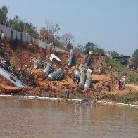 Moradores relatam desespero após desmoronamento à margem do Madeira