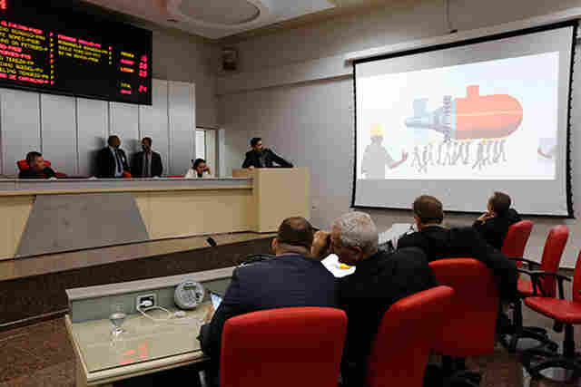 Deputados articulam CPI para investigar problemas causados pela usina de Santo Antônio