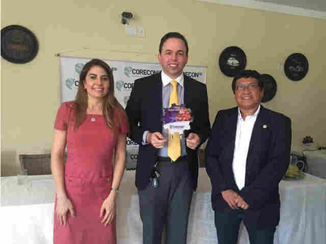 Médico Jean Negreiros recebe prêmio do Corecon
