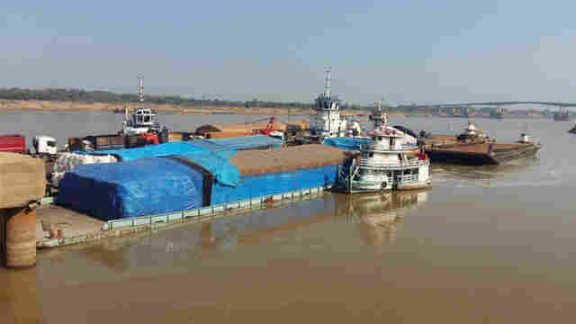 Seca do Rio Madeira reduz transporte de cargas em 30%; viagens ocorrem apenas durante o dia