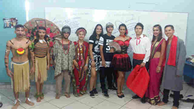 Escola Anysio Teixeira festeja o mês do estudante com desfile e concurso