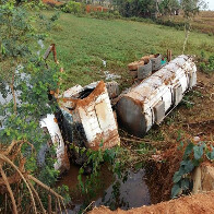 Caminhão com 9 mil litros de leite tomba na zona rural de Ouro Preto