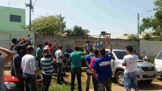Trabalhadores protestam contra demissão em massa na Imma