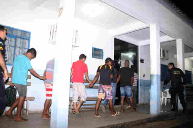 Oito são presos suspeitos de assaltos a mercados e postos de combustíveis