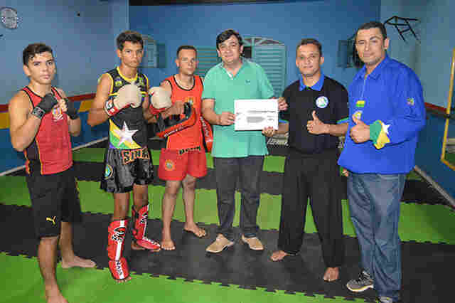 Deputado Cleiton Roque entrega passagens aéreas aos atletas do Kung Fu!