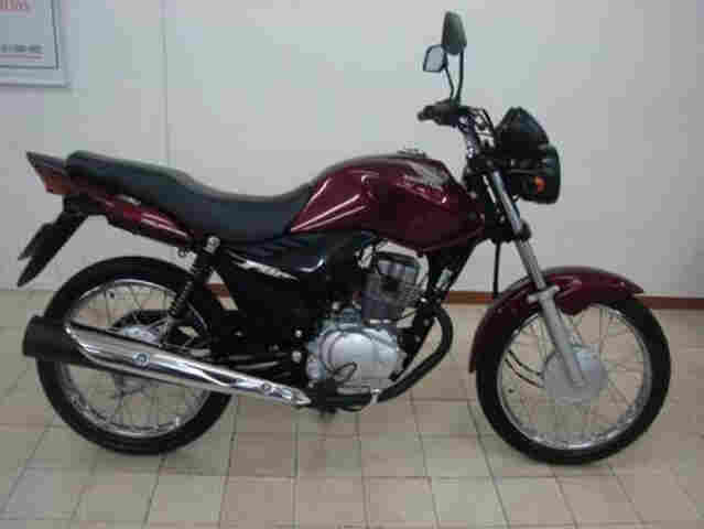 Ladrões rendem jovem em frente casa e roubam moto e celular