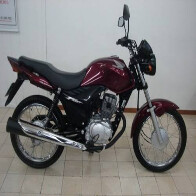 Ladrões rendem jovem em frente casa e roubam moto e celular