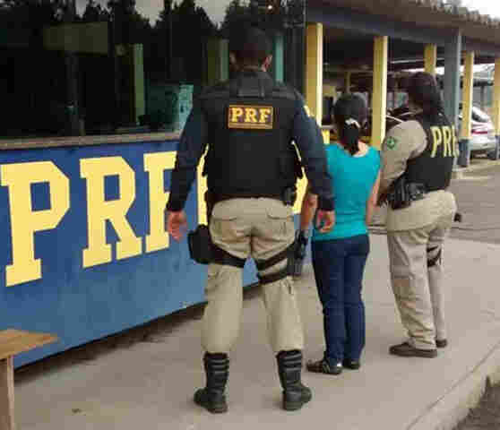 PRF prende dois foragidos da Justiça na BR-364