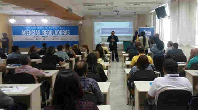 Seminário reúne empresários, Fiero e &#115;etor público para discutir papel da Agero