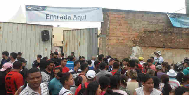 Grupo tenta furar fila e forçar entrada para cadastro no Minha Casa Minha Vida