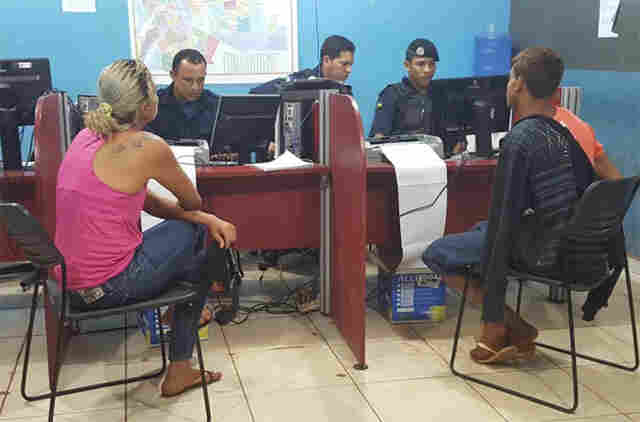 Casal é detido com maconha e balança de precisão na zona leste