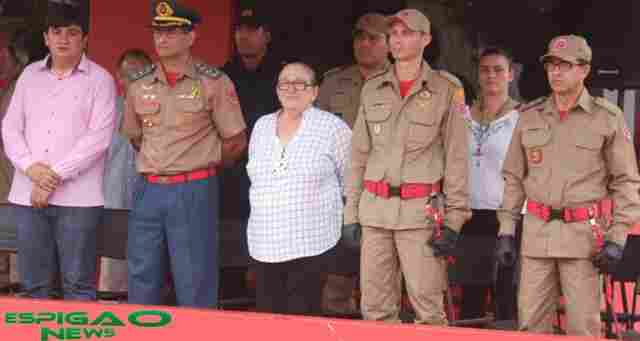 Lucia Tereza participa de troca de comando dos Bombeiros