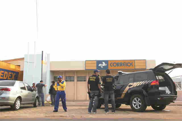 Dupla assalta Correios e também leva dinheiro de clientes