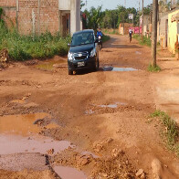 Moradores e motoristas da Rua Piratininga reclamam de descaso