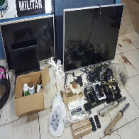 Após receber denúncia, PM prende quatro jovens por tráfico e roubo