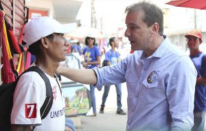 Hildon faz apelo a eleitorado indeciso