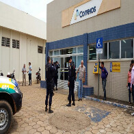Bandidos invadem Correios e trocam tiros com vigilante