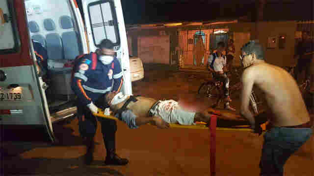 Vítima reage a assalto e é atingida com tiro no pescoço