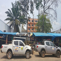 Defesa Civil retira camelôs de praça na capital