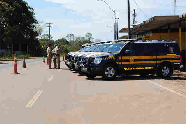 PRF apreende rádio transceptor e flagra mulher viajando com criança sem documento