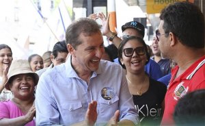Militância tucana participa de concentração para a reta final