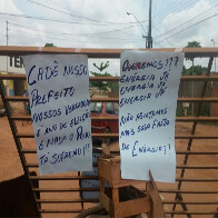 Moradores protestam por falta de energia há mais de 15 dias no Bairro Mariana