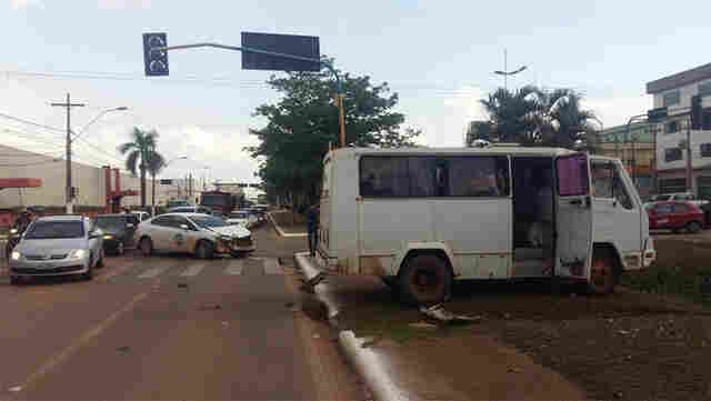 Colisão na Jorge Teixeira deixa um ferido