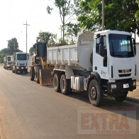 Polícia Federal apreende caminhões e carregadeira da prefeitura