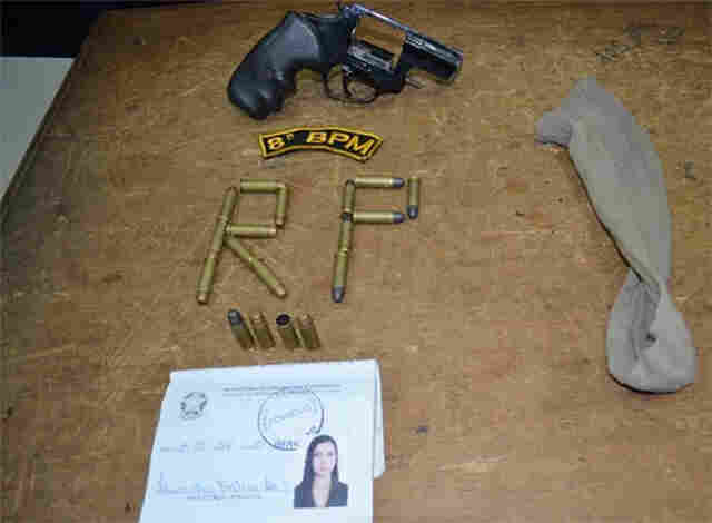 Mulher enfurecida atira na residência da mãe e acaba presa