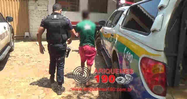 Ladrão é detido por vizinho ao pular muro de residência com TV