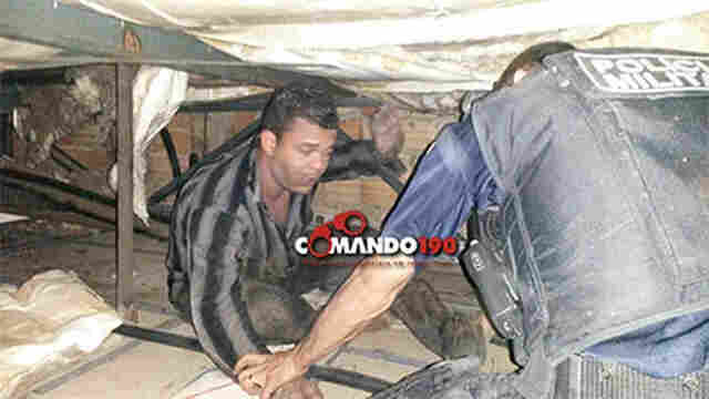 PM prende arrombador de cofres dentro do forro de supermercado