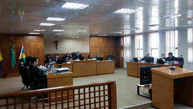 Pedido de vistas adia decisão sobre registro de Roberto Sobrinho