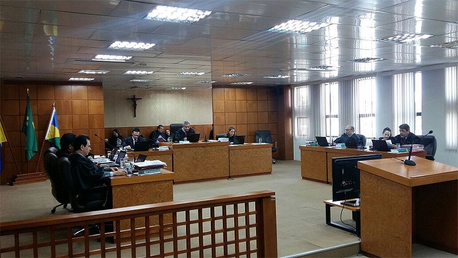 Pedido de vistas adia decisão sobre registro de Roberto Sobrinho