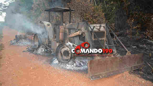 Seis homens invadem fazenda Bom Futuro, fazem reféns e ateiam fogo em trator