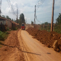 Após protesto dos moradores da Estrada do Belmont, DER inicia pavimentação asfáltica