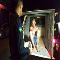 Homem é preso após &#101;xecutar ex-presidiário e trocar tiros com a PM