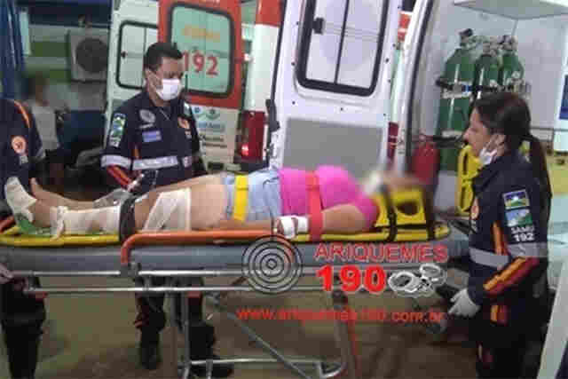 Colisão frontal entre dois automóveis deixa quatro pessoas feridas