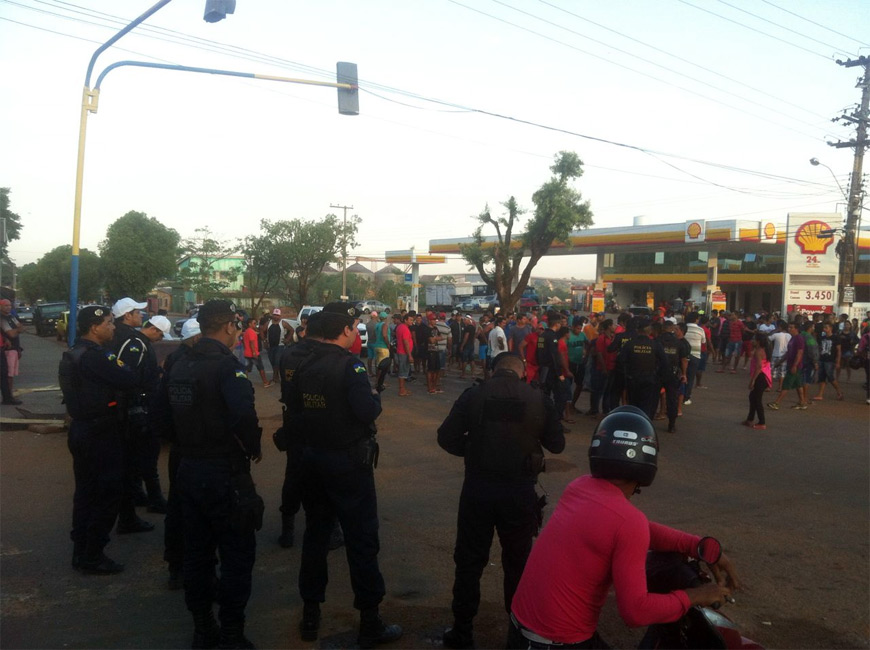 Em protesto, garimpeiros bloqueiam Avenida Farqhuar em Porto Velho