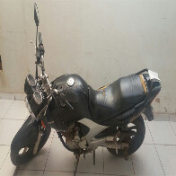 Dupla não consegue abrir tanque de combustível de moto e é presa por receptação