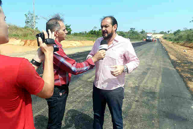 Pavimentação do Anel Viário de Ji-Paraná inicia e Laerte confere qualidade