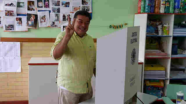 Pimentel vota e diz estar convicto que vai para o segundo turno