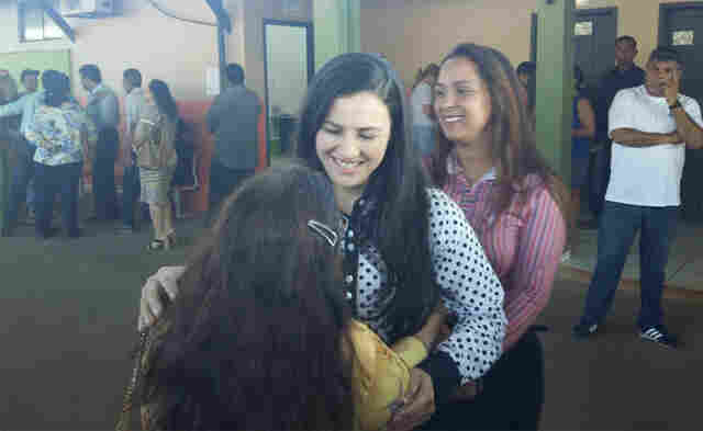 Em Vilhena, Rosani Donadon vota acompanhada do marido e da cunhada