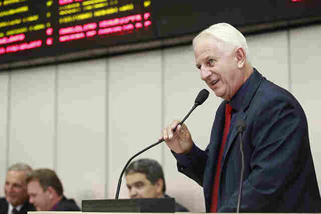 Airton Gurgacz ressalta início do asfaltamento do anel viário