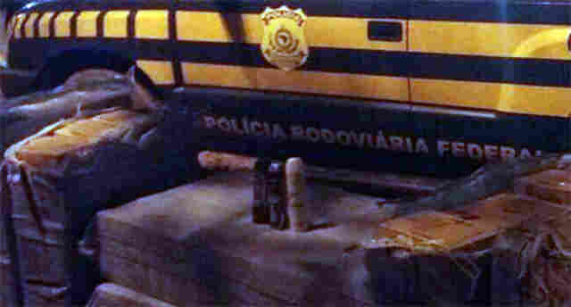 PRF apreende mais de 2 mil cosméticos transportados sem notas fiscais