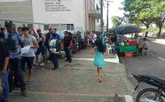 Filas gigantes se formam nas agências em Porto Velho após a greve dos bancários