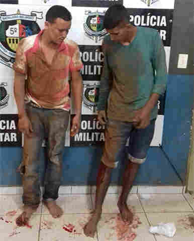 Criminosos com moto roubada atiram contra a PM e acabam presos