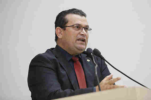 Ezequiel tem projeto que normatiza propostas de iniciativa popular aprovado