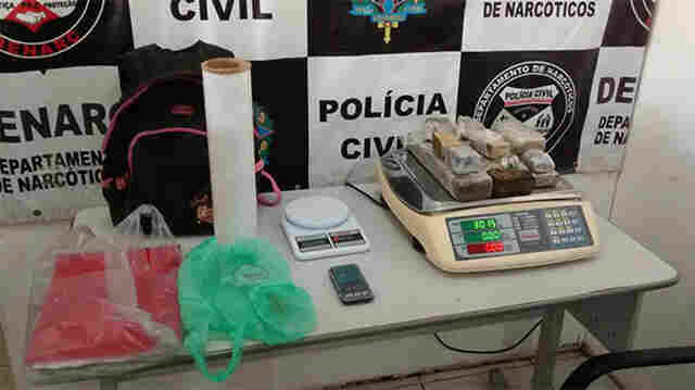 Traficantes fogem mas Denarc apreende 3 quilos de maconha